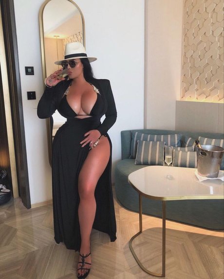 sxmonne pornstar top img