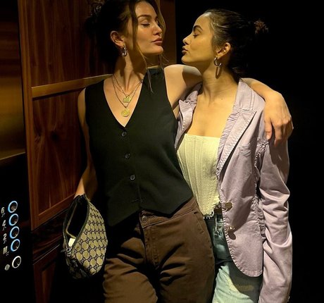 Camila Mendes star perfect pics