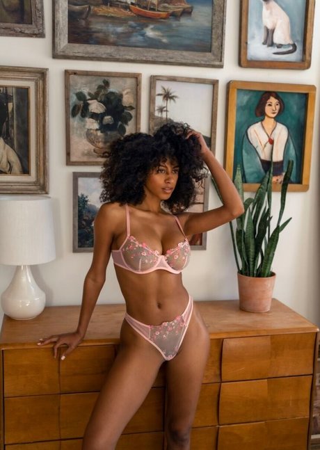 Briana Smith pretty star images