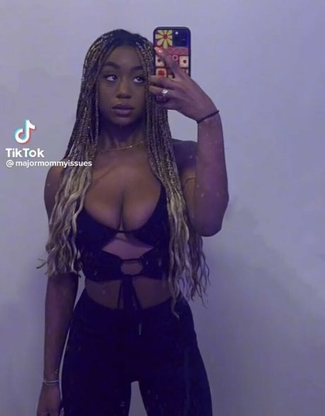 Majormommyissues hot star pics