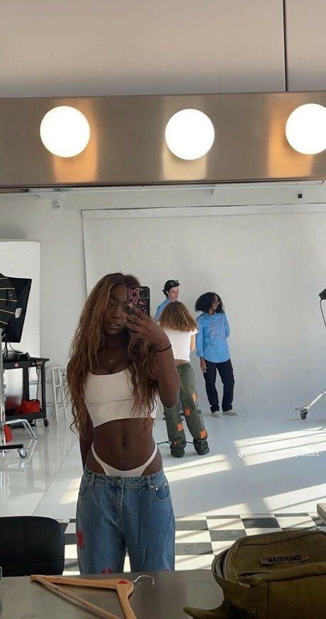 Majormommyissues sex model pic