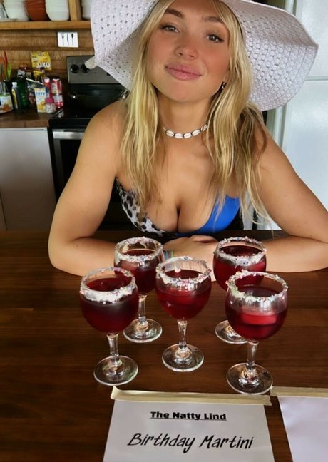 Natalie Alyn Lind sexy star pictures