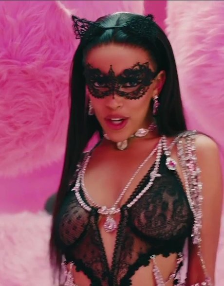 Doja Cat beautiful star img