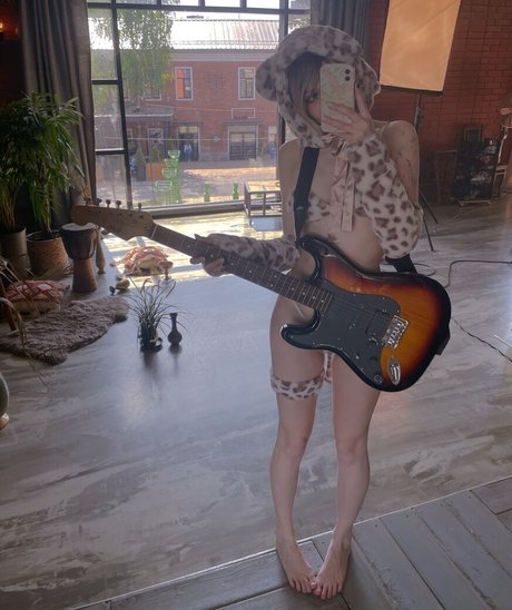 tenletters nudes actress pic