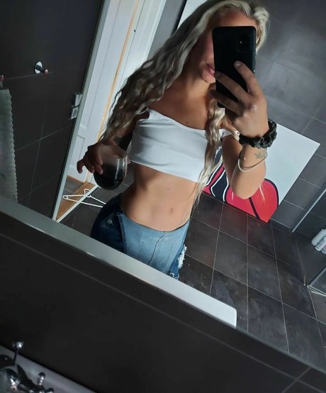 Johanna Juhlin nude actress photo