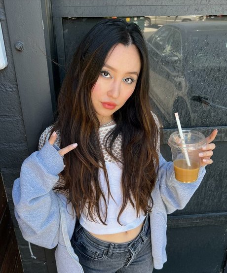 Olivia Sui star exclusive photo