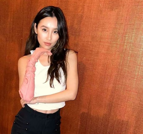 Olivia Sui porn model pictures