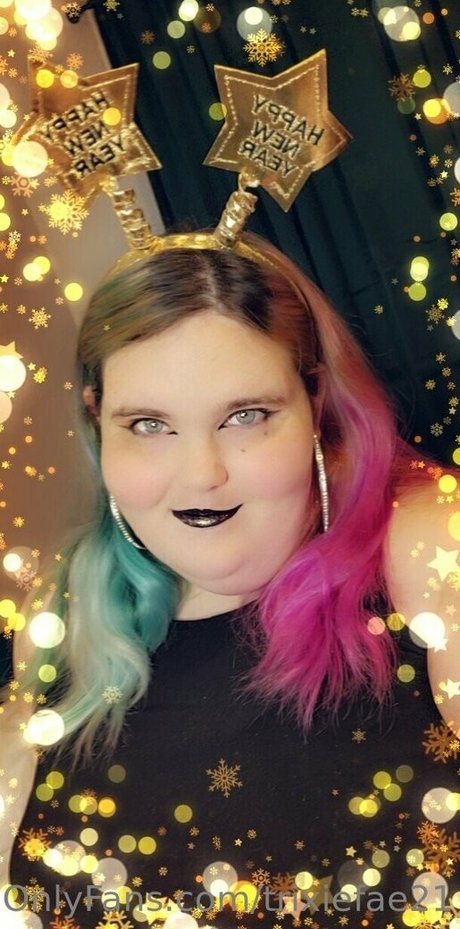 trixiefae21 pornographic model archive