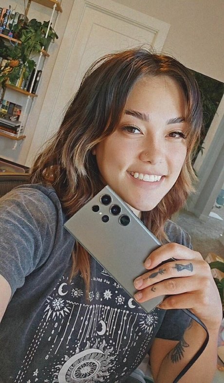 AvaGG naked star pics