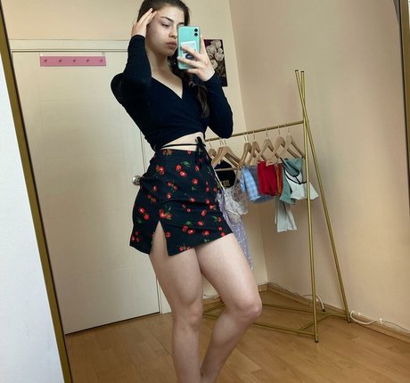 Sudefit model nude pic