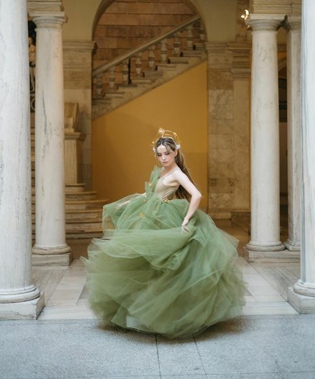 queen astraea high quality actress pics