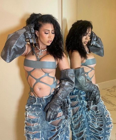 Kali Uchis model pretty pic