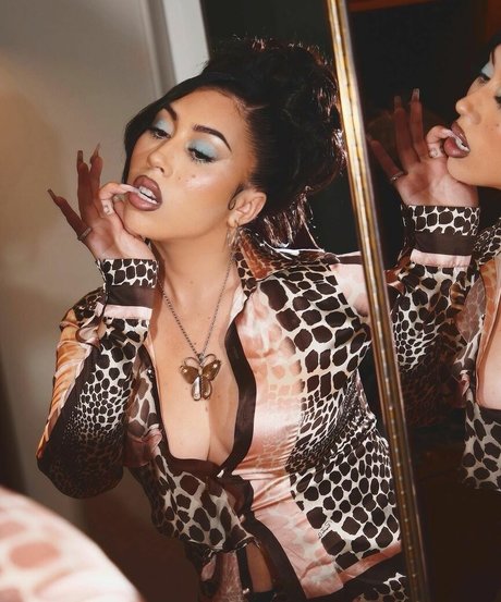 Kali Uchis star hot pics