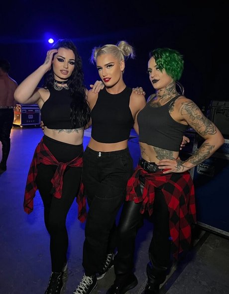 Saraya Bevis sexy pornstar image