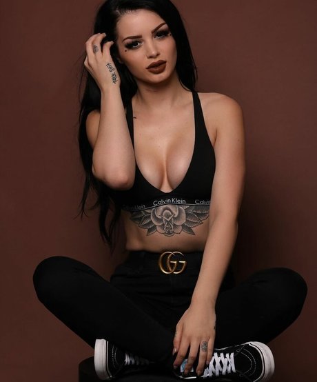 Saraya Bevis beautiful actress pic