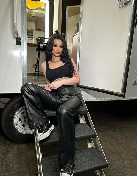 Saraya Bevis model hot pics