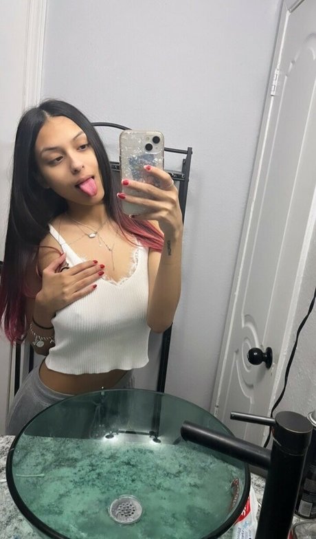 luvrosa naked actress pic