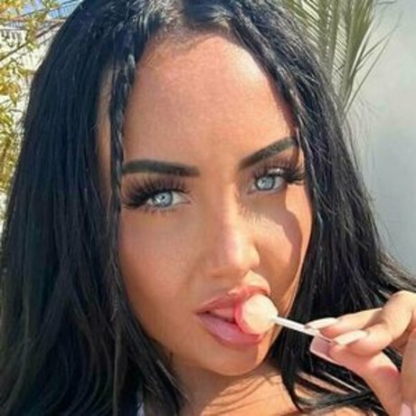 brunettebabiii adult star photo