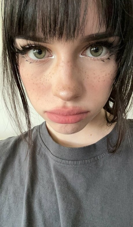 sooogs naked model pictures