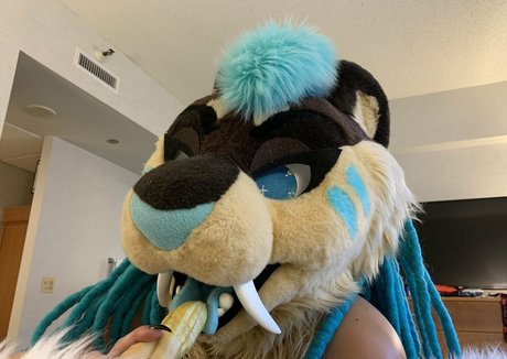 saberthot model naked picture