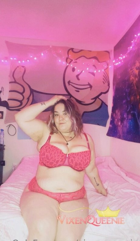 vixenqueenie sexy model gallery