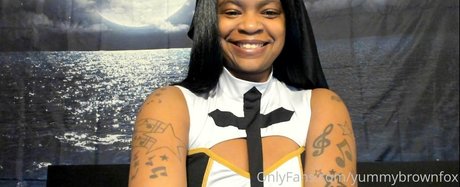 yummybrownfox nudes star image