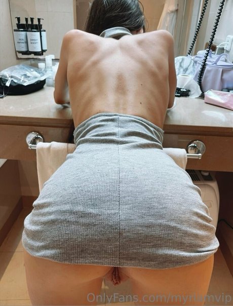 Myriam D Anna adult model images