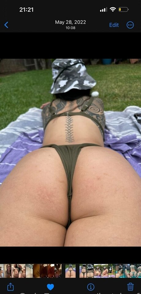 katdgaf naked model images