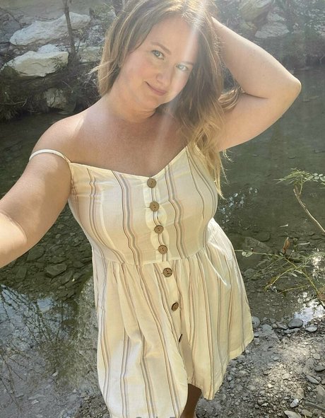 ellierenee Profile pic