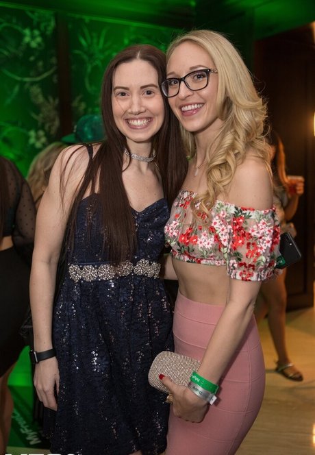 Gingerbanks1 model hd photo