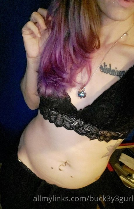 buck3y3gurl star nude pictures