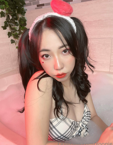 yooniefree exclusive model picture
