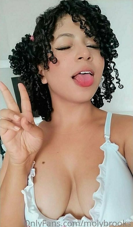 molybrooks high quality actress picture