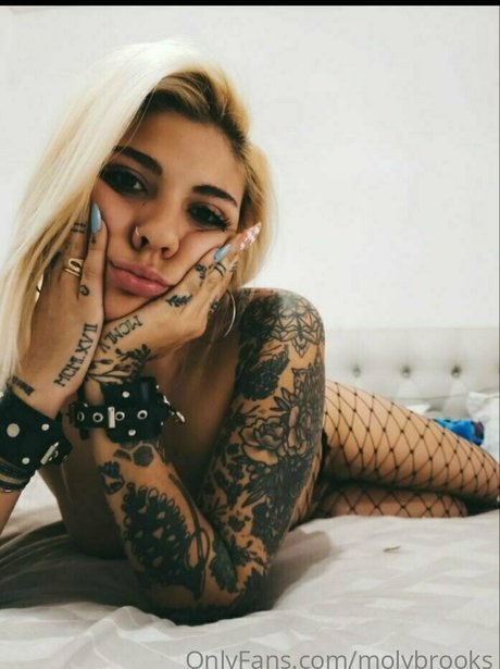 molybrooks beautiful actress picture