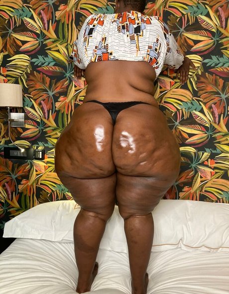 South African Thick erotic model photo