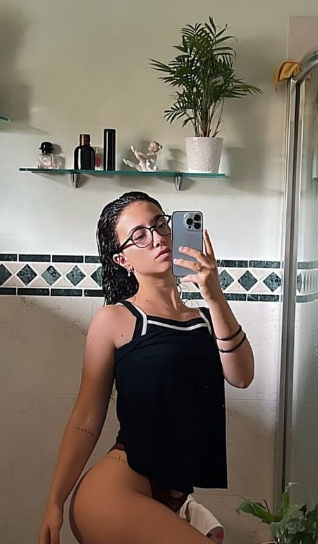 Jennifer Roncato nice model pic