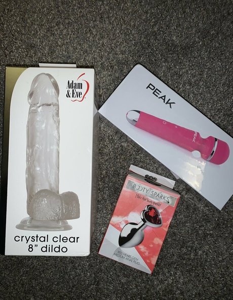 neoma moon nude actress pic