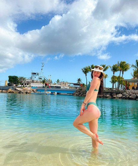 EmilyThankYouNext naked model photo