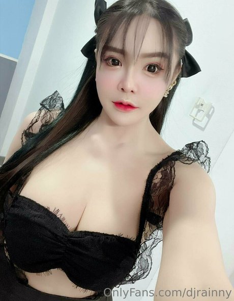 djrainny model top picture