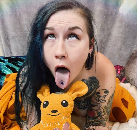 ember fyres naked actress pic