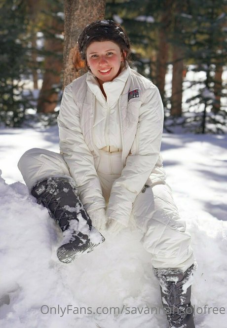 savannahsolofree naked model image