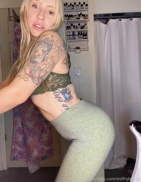 milfryleerae pornstar top pic