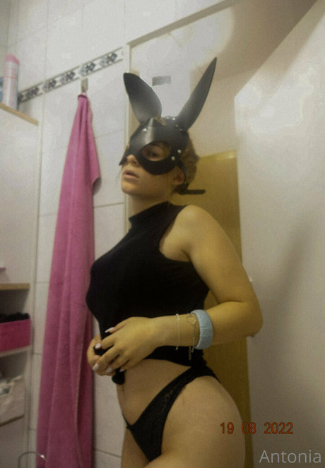 imhotantonia porn actress photo