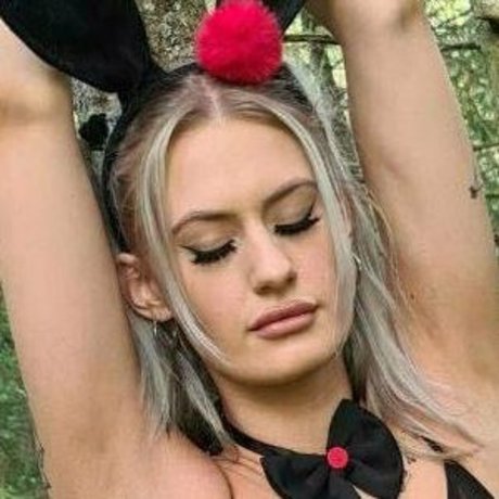 EliseGrimsmo naked model photos