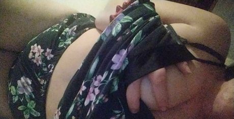 sara997 naked model photo