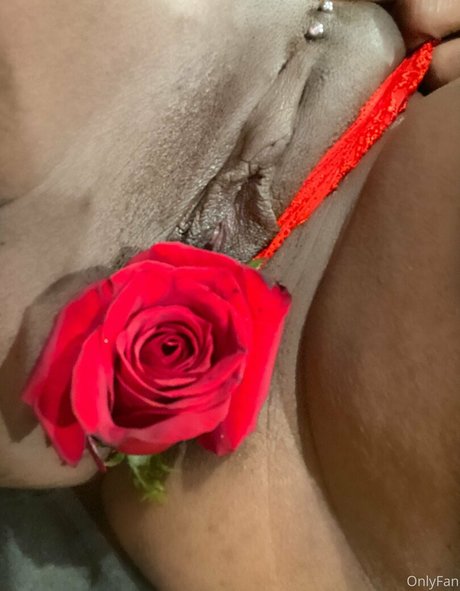 vipwithbinababy model hot pictures