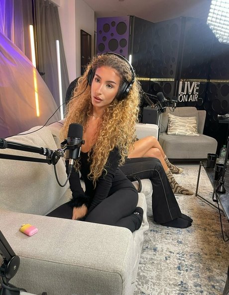 curlyfriesjazzz porn actress img