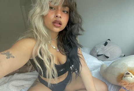 Samlaifu pornstar erotic photo