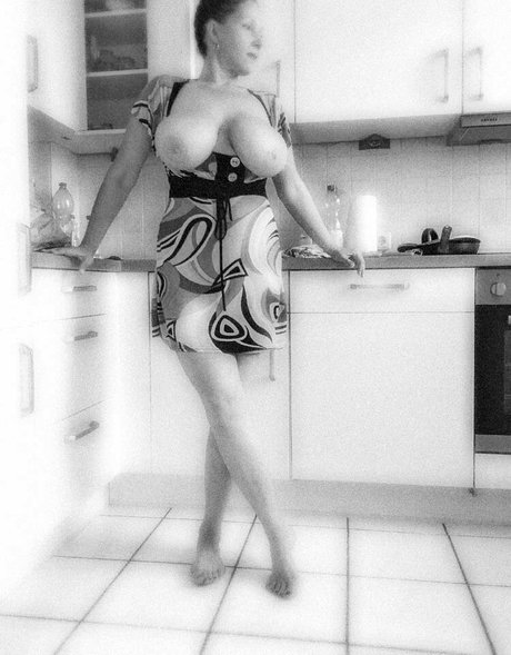 BustynataschaVIP naked pornstar galleries