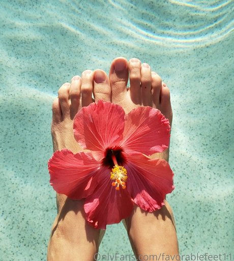 favorablefeet11 perfect actress pic